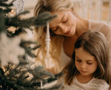 Mom buy presents for Christmas
